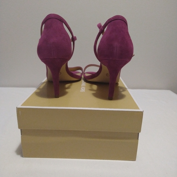 Micheal Kors Garnet Leather Simone Mid Sandals - Picture 7 of 12